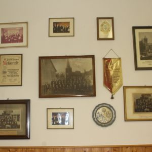 Sammlung alter Standarten und Bilder