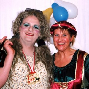 Birgit Kunold und Guido van den Berg im Karnevalstreiben 2003