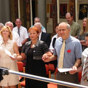 Hand in Hand sangen die Sozialdemokraten: "Brüder zur Sonne zur Freiheit"